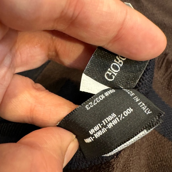 Authentic Giorgio Armani wool scarf - Picture 10 of 10